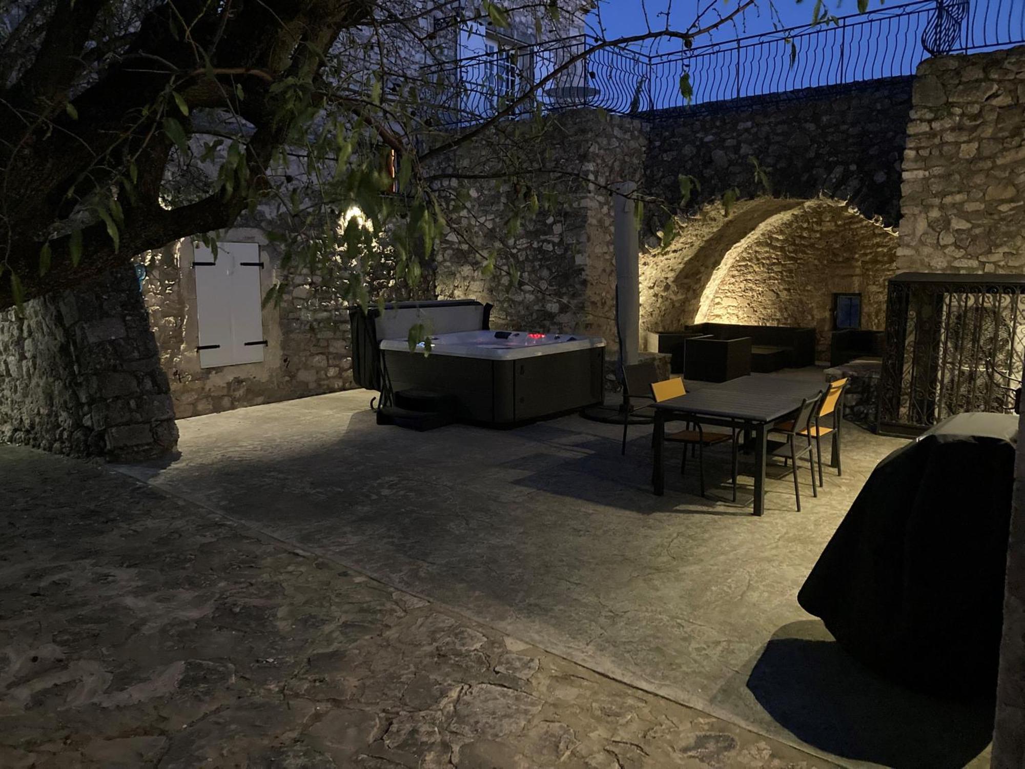 La Closerie D'Escalin Gite 12 Personnes Et Jacuzzi La Garde-Adhémar Buitenkant foto