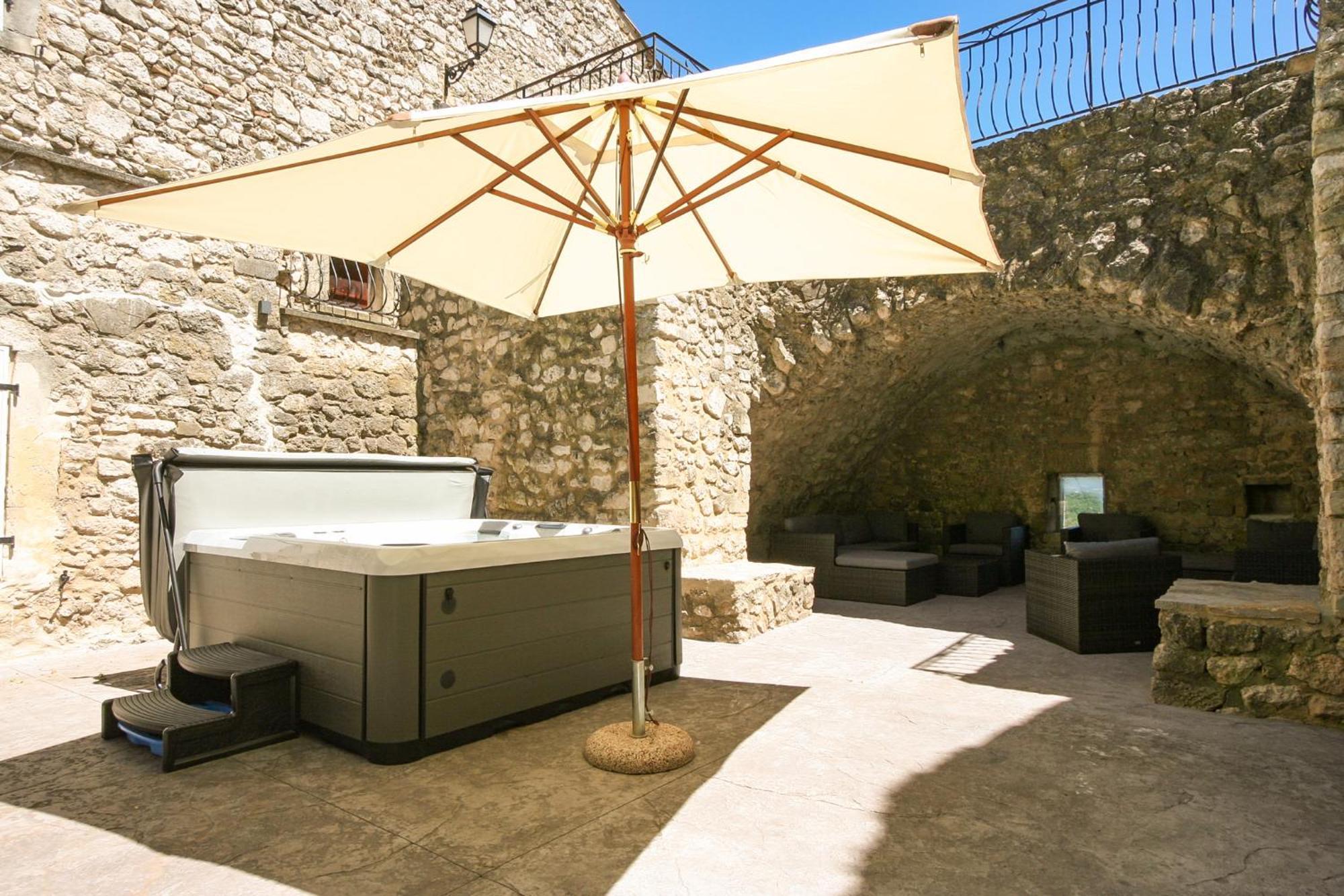 La Closerie D'Escalin Gite 12 Personnes Et Jacuzzi La Garde-Adhémar Buitenkant foto